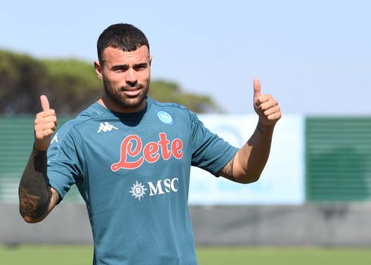 Petagna protagonista anche sul presepe: spunta la statuetta con Sfera Ebbasta Petagna protagonista anche sul presepe: spunta la statuetta con Sfera Ebbasta