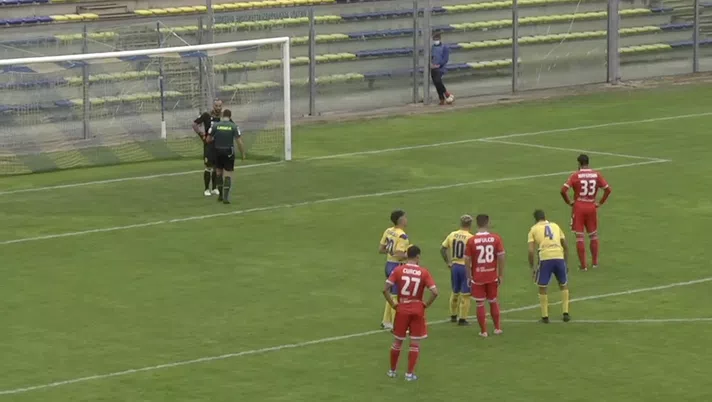 Jefferson sbaglia il rigore