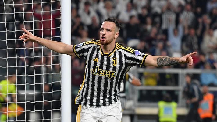 TURIN, ITALY - APRIL 07: Federico Gatti of Juventus celebrates after scoring his team's first goal during the Serie A TIM match between Juventus and ACF Fiorentina at Allianz Stadium on April 07, 2024 in Turin, Italy. (Photo by Chris Ricco - Juventus FC/Juventus FC via Getty Images) Serie A, Juventus-Fiorentina 1-0: Gatti torna a far sorridere Allegri - immagine 1