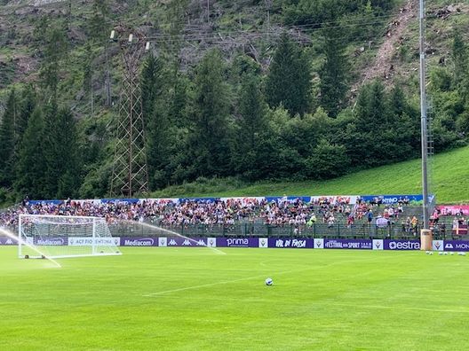 FOTO VN – Che voglia di Fiorentina: i tifosi viola invadono Moena FOTO VN – Che voglia di Fiorentina: i tifosi viola invadono Moena
