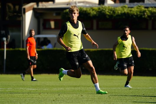 Charles De Ketelaere (attaccante AC Milan) qui in allenamento a Milanello | Milan News (Getty Images) Charles De Ketelaere AC Milan allenamento Milanello