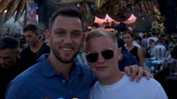 Scatto a Ibiza, abbracci e colori nerazzurri: de Vrij “chiama” così van de Beek all’Inter