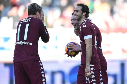 TURIN, ITALY - MARCH 05: Andrea Belotti (C) of FC Torino celebrates victory with team mates Emiliano Moretti (R) and Maxi Lopez at the end of the Serie A match between FC Torino and US Citta di Palermo at Stadio Olimpico di Torino on March 5, 2017 in Turin, Italy. (Photo by Valerio Pennicino/Getty Images) TURIN, ITALY - MARCH 05: Andrea Belotti (C) of FC Torino celebrates victory with team mates Emiliano Moretti (R) and Maxi Lopez at the end of the Serie A match between FC Torino and US Citta di Palermo at Stadio Olimpico di Torino on March 5, 2017 in Turin, Italy. (Photo by Valerio Pennicino/Getty Images)