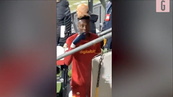 VIDEO Bodo Glimt-Roma, palla di neve dalla tribuna: Abraham reagisce così…