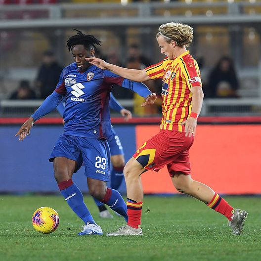  LECCE, ITALY - FEBRUARY 02: Soualiho Meite of Torino FC vies with Antonin Barak of US Lecce during the Serie A match between US Lecce and Torino FC at Stadio Via del Mare on February 02, 2020 in Lecce, Italy. (Photo by Francesco Pecoraro/Getty Images) 