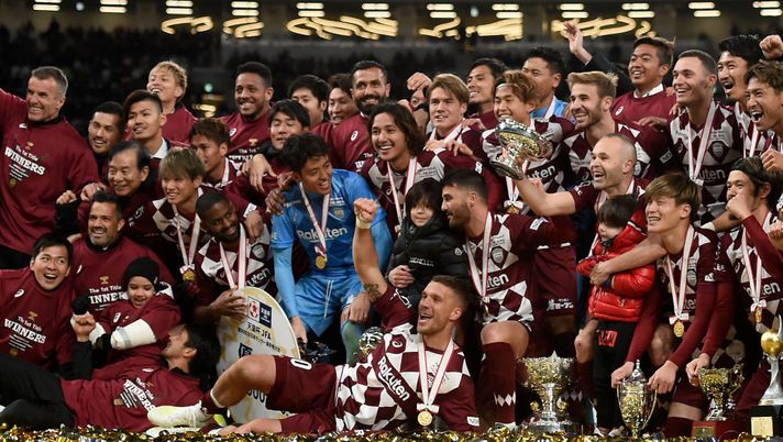 TOKYO, JAPAN - JANUARY 01: Lukas Podolski #10 (C) celebrates with team mates after the trophy presentation of the 99th Emperor's Cup final between Vissel Kobe and Kashima Antlers at the National Stadium on January 01, 2020 in Tokyo, Japan. (Photo by Matt Roberts/Getty Images) TOKYO, JAPAN - JANUARY 01: Lukas Podolski #10 (C) celebrates with team mates after the trophy presentation of the 99th Emperor's Cup final between Vissel Kobe and Kashima Antlers at the National Stadium on January 01, 2020 in Tokyo, Japan. (Photo by Matt Roberts/Getty Images)
