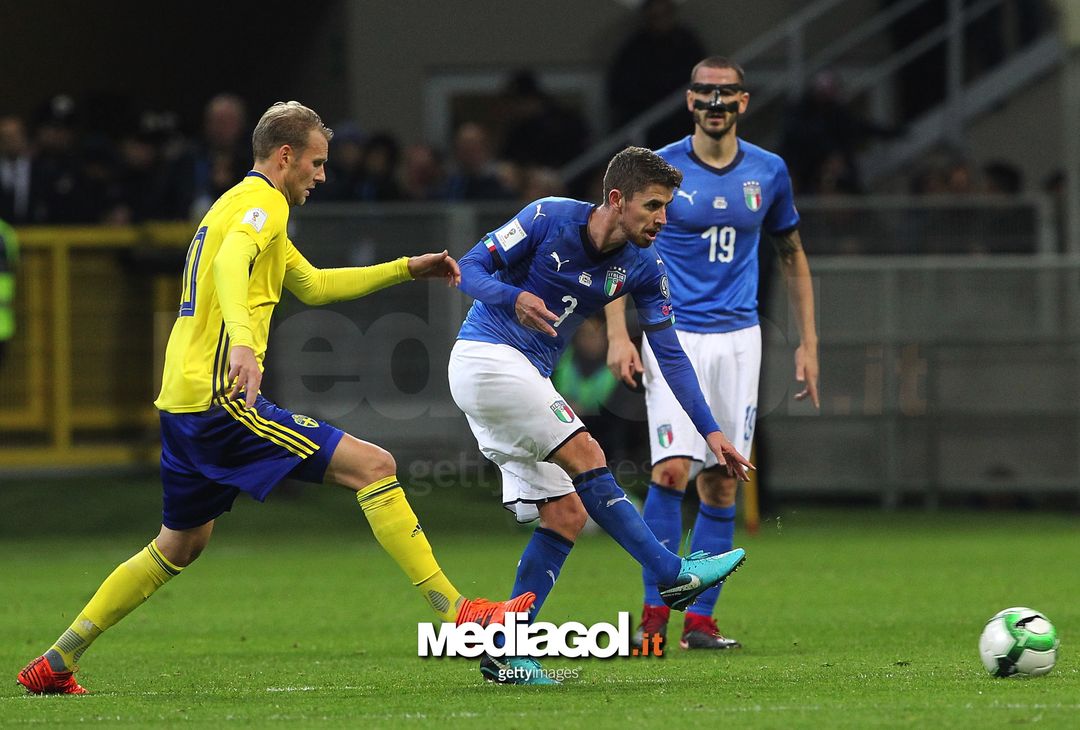  MILAN, ITALY - NOVEMBER 13:  Jorginho of Italy in action during the FIFA 2018 World Cup Qualifier Play-Off: Second Leg between Italy and Sweden at San Siro Stadium on November 13, 2017 in Milan, Sweden.  (Photo by Marco Luzzani/Getty Images) 