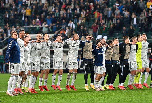 WARSAW, POLAND - SEPTEMBER 30: Players of Legia Warsaw celebrate after victory in the UEFA Europa League group C match between Legia Warszawa and Leicester City at Wojska Polskiego Stadium on September 30, 2021 in Warsaw, Poland. (Photo by Adam Nurkiewicz/Getty Images) WARSAW, POLAND - SEPTEMBER 30: Players of Legia Warsaw celebrate after victory in the UEFA Europa League group C match between Legia Warszawa and Leicester City at Wojska Polskiego Stadium on September 30, 2021 in Warsaw, Poland. (Photo by Adam Nurkiewicz/Getty Images)
