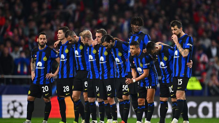 MADRID, SPAIN - MARCH 13: Players of FC Internazionale reacts during the UEFA Champions League 2023/24 round of 16 second leg match between Atlético Madrid and FC Internazionale at Civitas Metropolitano Stadium on March 13, 2024 in Madrid, Spain. (Photo by Mattia Ozbot - Inter/Inter via Getty Images) (Photo by Mattia Ozbot - Inter/Inter via Getty Images) Atletico, Juve (due volte), Schalke e… Taranto: tutti i ko dell’Inter ai rigori - immagine 1