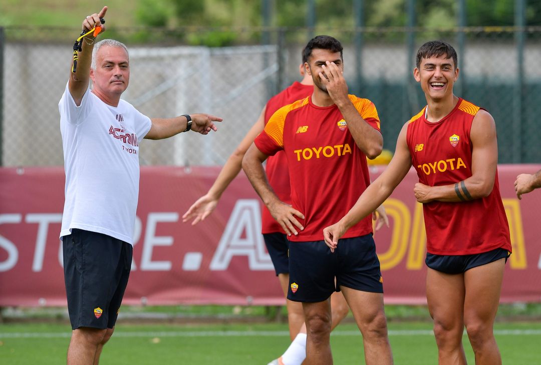 La Roma lavora sotto il sole di Trigoria – FOTO GALLERY- immagine 1