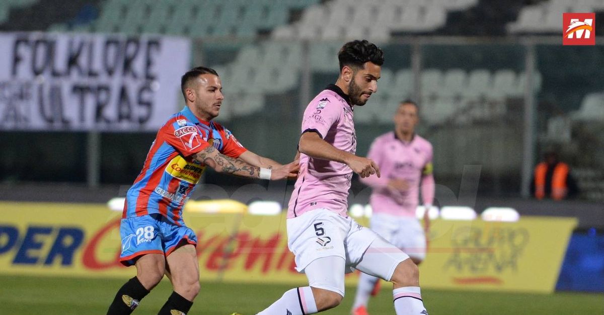 FOTO FeralpiSalò Palermo: l’ex rosa Palazzi al Turina per la semifinale playoff FOTO FeralpiSalò Palermo: l’ex rosa Palazzi al Turina per la semifinale playoff
