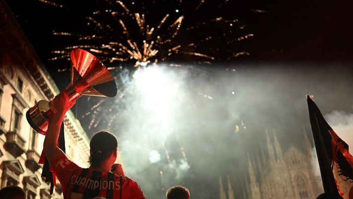 MILAN, ITALY - MAY 23: Zlatan Ibrahimovic of AC Milan celebrates victory parade of 'Scudetto' Championship in an open-top bus through the streets of Milan on May 23, 2022 in Milan, Italy. (Photo by Claudio Villa/AC Milan via Getty Images) MILAN, ITALY - MAY 23: Zlatan Ibrahimovic of AC Milan celebrates victory parade of 'Scudetto' Championship in an open-top bus through the streets of Milan on May 23, 2022 in Milan, Italy. (Photo by Claudio Villa/AC Milan via Getty Images)