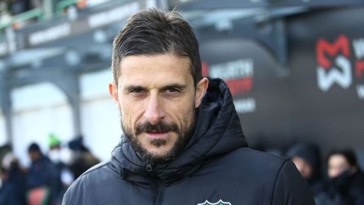 VENICE, ITALY - MARCH 06: Head coach of Sassuolo Alessio Dionisi during the Serie A match between Venezia FC and US Sassuolo at Stadio Pier Luigi Penzo on March 06, 2022 in Venice, Italy. (Photo by Maurizio Lagana/Getty Images) Dionisi: “Raspadori si rifarà, commento così il suo rosso! Traorè, ora non fermarti” - immagine 1