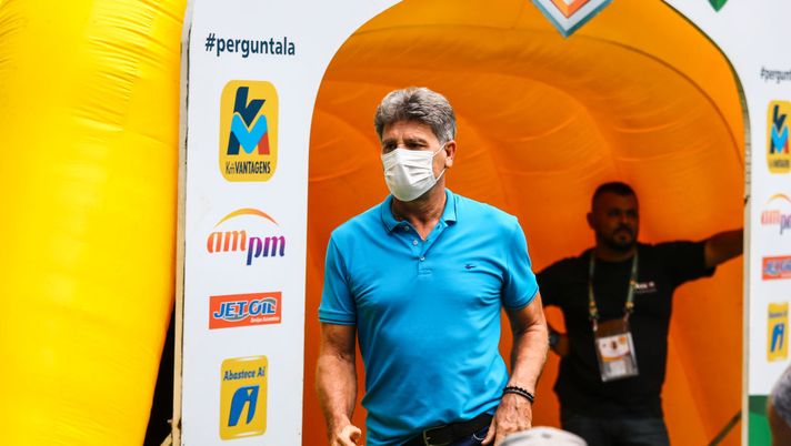 PORTO ALEGRE, BRAZIL - MARCH 15: Renato Portaluppi coach of Gremio enter the field wearing masks before the match between Gremio and Sao Luiz as part of the Rio Grande do Sul State Championship 2020, to be played behind closed doors at Arena do Gremio Stadium, on March 15, 2020 in Porto Alegre, Brazil. The Government of the State of Rio Grande do Sul issued a list of new guidelines to help prevent the spread of the Coronavirus which included games played with closed doors and no public. According to the Ministry of Health, as of Saturday, March 14, Brazil had 121 confirmed cases of coronavirus. (Photo by Lucas Uebel/Getty Images) PORTO ALEGRE, BRAZIL - MARCH 15: Renato Portaluppi coach of Gremio enter the field wearing masks before the match between Gremio and Sao Luiz as part of the Rio Grande do Sul State Championship 2020, to be played behind closed doors at Arena do Gremio Stadium, on March 15, 2020 in Porto Alegre, Brazil. The Government of the State of Rio Grande do Sul issued a list of new guidelines to help prevent the spread of the Coronavirus which included games played with closed doors and no public. According to the Ministry of Health, as of Saturday, March 14, Brazil had 121 confirmed cases of coronavirus. (Photo by Lucas Uebel/Getty Images)
