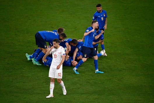ROME, ITALY - JUNE 16: Manuel Locatelli of Italy celebrates with team mates after scoring their side's second goal as Ricardo Rodriguez of Switzerland looks dejected during the UEFA Euro 2020 Championship Group A match between Italy and Switzerland at Olimpico Stadium on June 16, 2021 in Rome, Italy. (Photo by Riccardo Antimiani - Pool/UEFA via Getty Images) ROME, ITALY - JUNE 16: Manuel Locatelli of Italy celebrates with team mates after scoring their side's second goal as Ricardo Rodriguez of Switzerland looks dejected during the UEFA Euro 2020 Championship Group A match between Italy and Switzerland at Olimpico Stadium on June 16, 2021 in Rome, Italy. (Photo by Riccardo Antimiani - Pool/UEFA via Getty Images)
