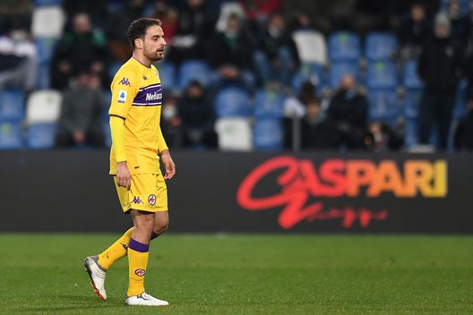 REGGIO NELL'EMILIA, ITALY - FEBRUARY 26: Giacomo Bonaventura of ACF Fiorentina reacts after being sent off during the Serie A match between US Sassuolo and ACF Fiorentina at Mapei Stadium - Citta' del Tricolore on February 26, 2022 in Reggio nell'Emilia, Italy. (Photo by Alessandro Sabattini/Getty Images) Consigli Fantacalcio, 5 centrocampisti per la 13a giornata: Candreva per il bis, Bonaventura per sbloccarsi- immagine 2