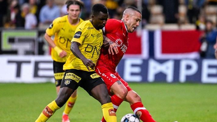 Lillestrom's Ifeanyi Onyedika and Antwerp's Radja Nainggolan fight for the ball during the match between Belgian soccer team Royal Antwerp FC RAFC and Norwegian team Lillestrom SK, Thursday 04 August 2022, in Kjeller, Norway, the first leg in the third qualifying round of the UEFA Conference League competition. BELGA PHOTO LAURIE DIEFFEMBACQ (Photo by LAURIE DIEFFEMBACQ / BELGA MAG / Belga via AFP) (Photo by LAURIE DIEFFEMBACQ/BELGA MAG/AFP via Getty Images) Sky: “Offerta del Milan per Onyedika ma parti ancora lontane. La verità su N’Dicka” - immagine 1