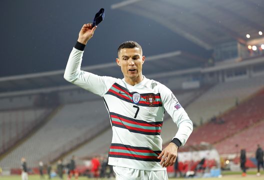 Cristiano Ronaldo con la maglia del Portogallo Cristiano Ronaldo con la maglia del Portogallo