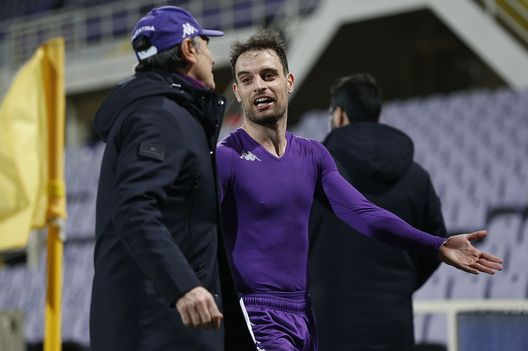 FLORENCE, ITALY - JANUARY 23: Cesare Prandelli manager of ACF Fiorentina and Giacomo Bonaventura during the Serie A match between ACF Fiorentina and FC Crotone at Stadio Artemio Franchi on January 23, 2021 in Florence, Italy. (Photo by Gabriele Maltinti/Getty Images) FLORENCE, ITALY - JANUARY 23: Cesare Prandelli manager of ACF Fiorentina and Giacomo Bonaventura during the Serie A match between ACF Fiorentina and FC Crotone at Stadio Artemio Franchi on January 23, 2021 in Florence, Italy. (Photo by Gabriele Maltinti/Getty Images)