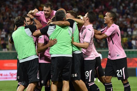  El Kaoutari e compagni esultano per la vittoria in extremis contro il Genoa 