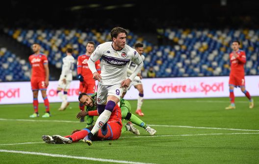 NAPLES, ITALY - JANUARY 13: Dusan Vlahovic of ACF Fiorentina celebrates after scoring his side's opening goal during the Coppa Italia match between SSC Napoli and ACF Fiorentina at Stadio Diego Armando Maradona on January 13, 2022 in Naples, Italy. (Photo by Francesco Pecoraro/Getty Images) NAPLES, ITALY - JANUARY 13: Dusan Vlahovic of ACF Fiorentina celebrates after scoring his side's opening goal during the Coppa Italia match between SSC Napoli and ACF Fiorentina at Stadio Diego Armando Maradona on January 13, 2022 in Naples, Italy. (Photo by Francesco Pecoraro/Getty Images)