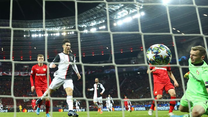 LEVERKUSEN, GERMANY - DECEMBER 11: Cristiano Ronaldo of Juventus scores his team's first goal during the UEFA Champions League group D match between Bayer Leverkusen and Juventus at BayArena on December 11, 2019 in Leverkusen, Germany. (Photo by Lars Baron/Getty Images) LEVERKUSEN, GERMANY - DECEMBER 11: Cristiano Ronaldo of Juventus scores his team's first goal during the UEFA Champions League group D match between Bayer Leverkusen and Juventus at BayArena on December 11, 2019 in Leverkusen, Germany. (Photo by Lars Baron/Getty Images)