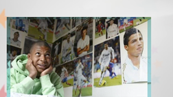 VIDEO Francia, dal poster di CR7 a Pelè: il futuro di Mbappé è già scritto?