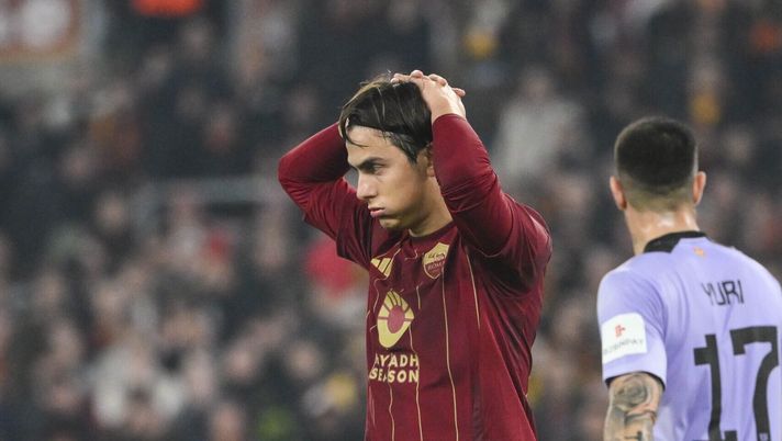 Roma, stagione finita per Dybala: si opera. Totti: “Non penso al mio futuro”- immagine 1