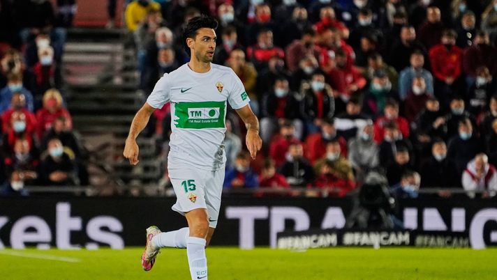 MALLORCA, SPAIN - NOVEMBER 07: Javier Pastore of Elche CF controls the ball during the La Liga Santander match between RCD Mallorca and Elche CF at Estadio de Son Moix on November 07, 2021 in Mallorca, Spain. (Photo by Rafa Babot/Getty Images) Pastore