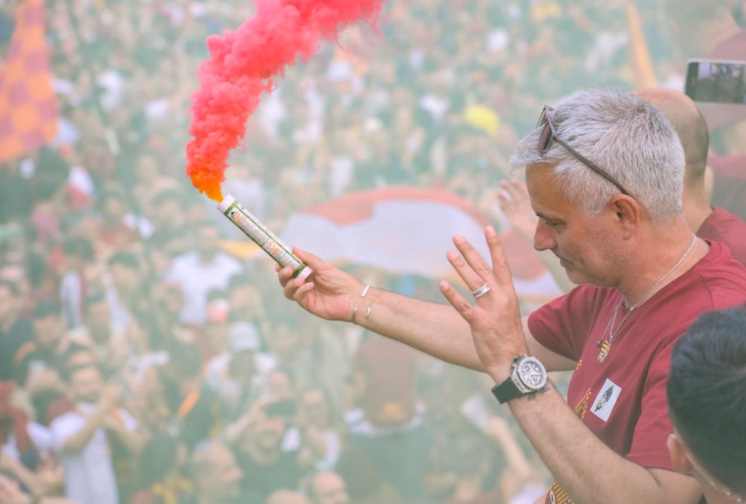 Roma, il popolo giallorosso in festa visto dal pullman della squadra – FOTO GALLERY - immagine 7