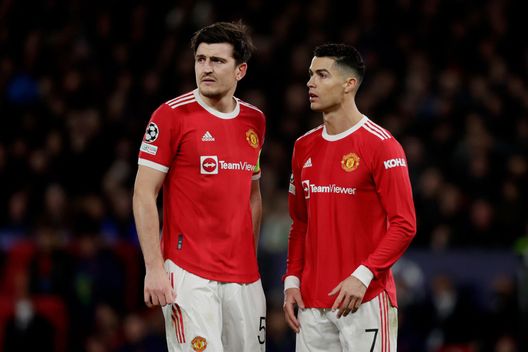 MANCHESTER, UNITED KINGDOM - MARCH 15: (L-R) Harry Maguire of Manchester United, Cristiano Ronaldo of Manchester United
during the UEFA Champions League match between Manchester United v Atletico Madrid at the Old Trafford on March 15, 2022 in Manchester United Kingdom (Photo by David S. Bustamante/Soccrates/Getty Images) Ronaldo, nuovo retroscena: avrebbe chiesto a Rangnick di mettere in panchina Maguire e cambiare modulo - immagine 1