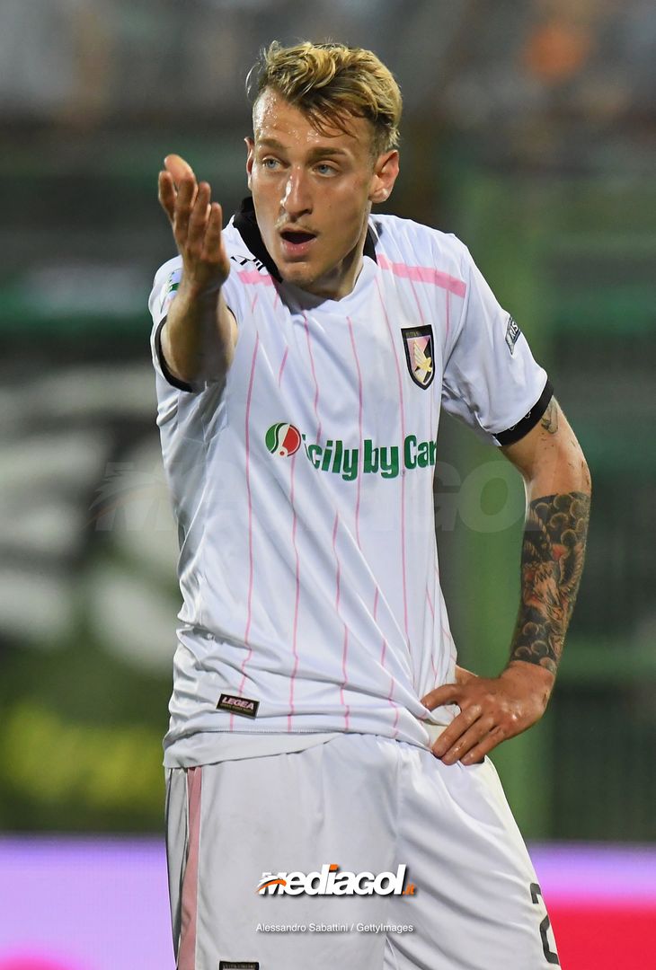  VENICE, ITALY - APRIL 27: Antonino La Gumina of US Citta di Palermo gestures during the serie B match between Venezia FC and US Citta di Palermo at Stadio Pier Luigi Penzo on April 27, 2018 in Venice, Italy.  (Photo by Alessandro Sabattini/Getty Images) 