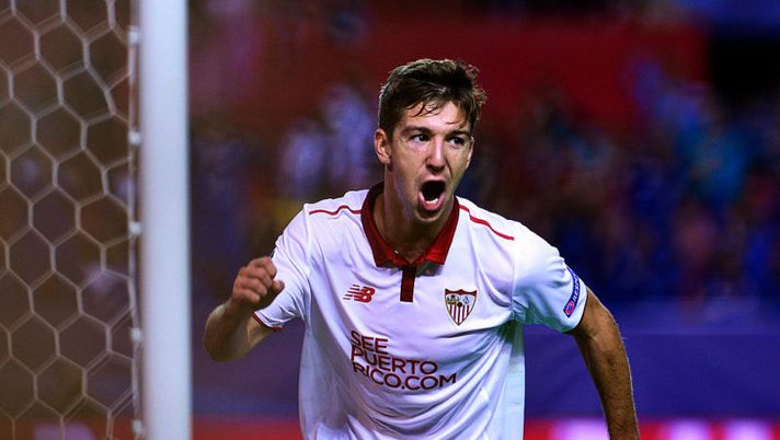 Sevilla's Argentinian forward Luciano Vietto (C) celebrates after scoring during the UEFA Champions League Group H football match Sevilla FC vs GNK Dinamo Zagreb at the Ramon Sanchez Pizjuan stadium in Sevilla on November 2, 2016. / AFP / CRISTINA QUICLER (Photo credit should read CRISTINA QUICLER/AFP/Getty Images) Samp, si allontana il sogno Vietto: c’è una novità di mercato - immagine 1