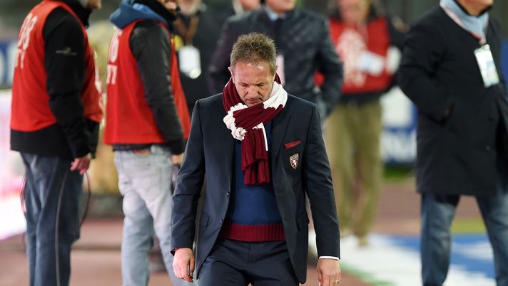 NAPLES, ITALY - DECEMBER 18: Torinos coach Sinisa Mihajlovic stands disappointed after the Serie A match between SSC Napoli and FC Torino at Stadio San Paolo on December 18, 2016 in Naples, Italy.  (Photo by Francesco Pecoraro/Getty Images) 