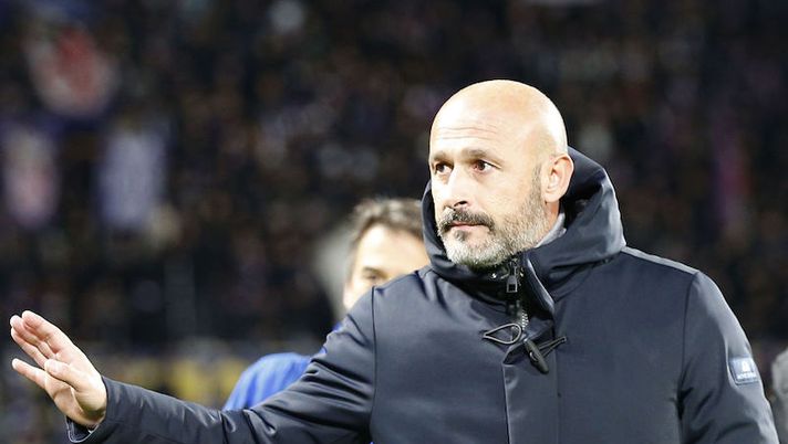 FLORENCE, ITALY - NOVEMBER 30: Vincenzo Italiano manager of ACF Fiorentina gestures during the Serie A match between ACF Fiorentina and UC Sampdoria at Stadio Artemio Franchi on November 30, 2021 in Florence, Italy. (Photo by Gabriele Maltinti/Getty Images) Italiano: “Vlahovic, qualche problemino: non è al 100%. La sua gestione, Dragowski e Ikoné…” - immagine 1