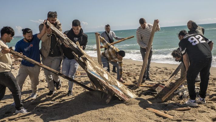 Tragedia migranti, Cosenza: consegnato l’incasso del derby con la Reggina a 36 bimbi - immagine 1