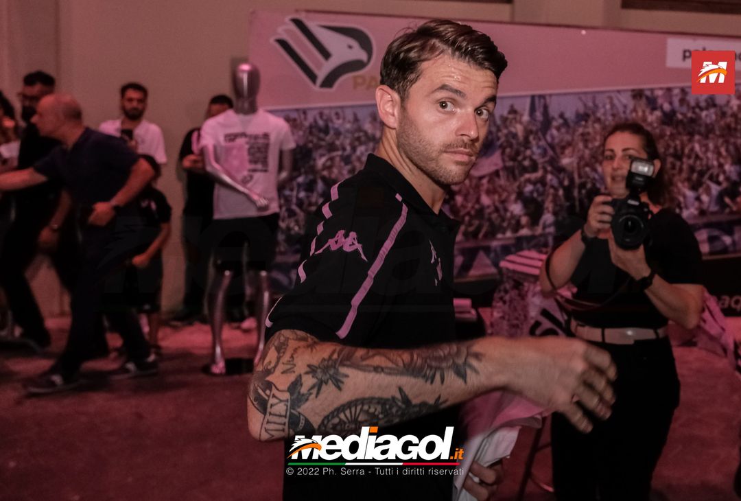 FOTO RITIRO PALERMO, Brunori e l’incontro con i tifosi al Barbera (Gallery) - immagine 57