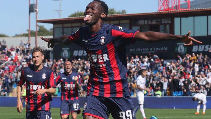 Crotone, ag. Simy: &#8220;Ha ricevuto tanti messaggi dai tifosi del Napoli, ma lui non ci pensa&#8230;&#8221; 