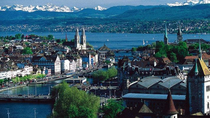 Zurigo e Grasshopper hanno gli stessi colori: ma il loro derby è quartieri popolari contro élite Zurigo e Grasshopper hanno gli stessi colori: ma il loro derby è quartieri popolari contro élite - immagine 1