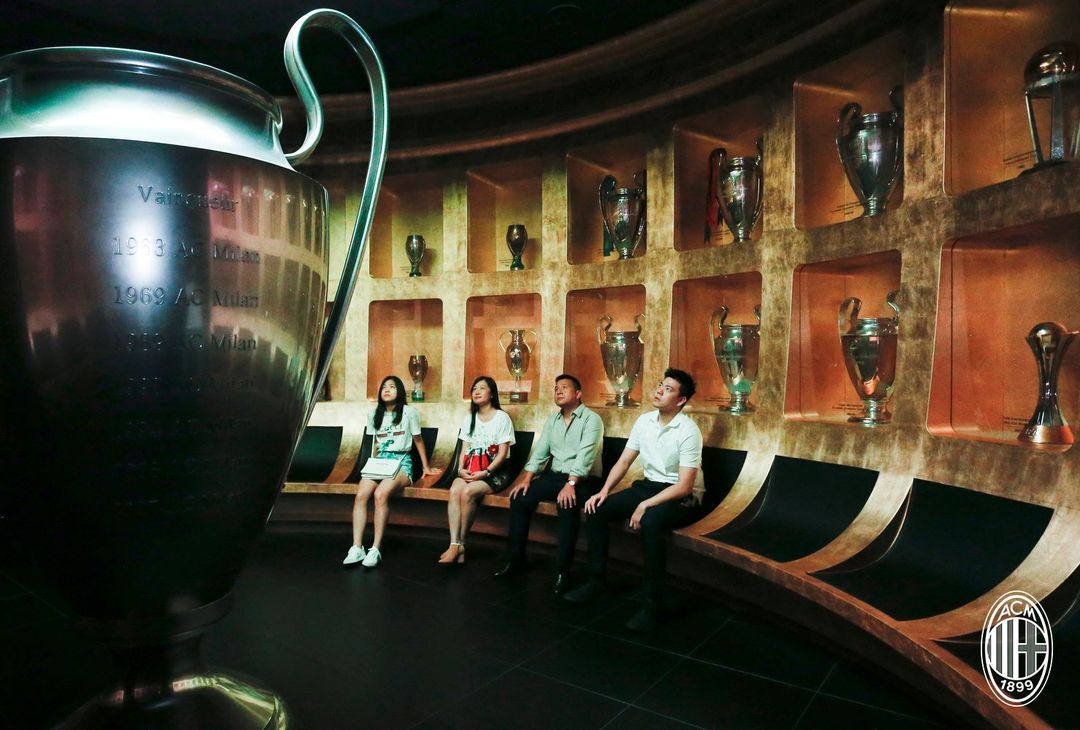 GALLERY – Yonghong Li in visita a Casa Milan - immagine 9