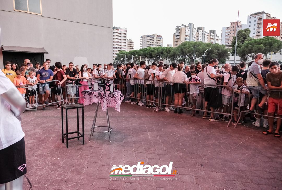 FOTO RITIRO PALERMO, Brunori e l’incontro con i tifosi al Barbera (Gallery) - immagine 6