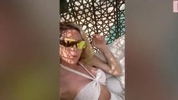 VIDEO / Ilary Blasi: che spettacolo tra piscina e spiaggia