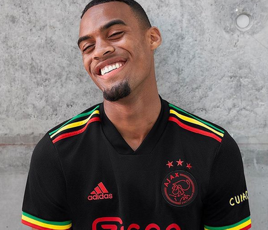 Ajax terza maglia ispirata a Bob Marley modificata dopo divieto Uefa Ajax terza maglia ispirata a Bob Marley modificata dopo divieto Uefa
