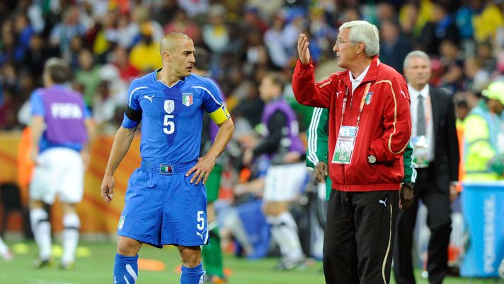 NELSPRUIT, SOUTH AFRICA - JUNE 20:  Marcello Lippi head coach of Italy speaks with Fabio Cannavaro captain of Italy during the 2010 FIFA World Cup South Africa Group F match between Italy and New Zealand at the Mbombela Stadium on June 20, 2010 in Nelspruit, South Africa.  (Photo by Claudio Villa/ Grazia Neri/Getty Images) 