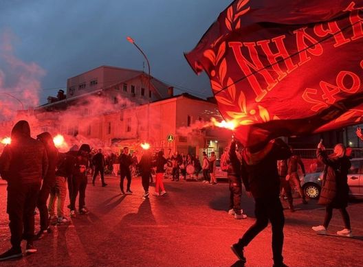Euro 2024, corteo degli ultras prima del derby Montenegro-Serbia- immagine 3