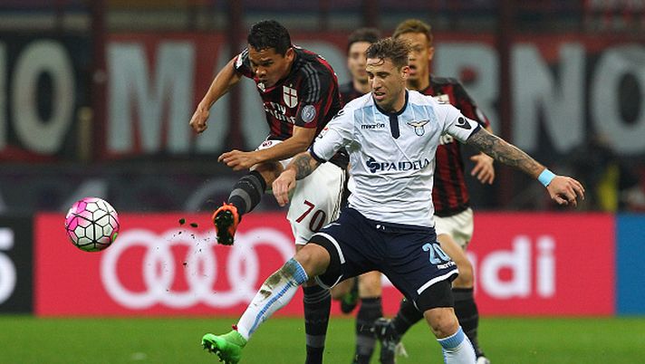 L'attaccante del Milan Carlos Bacca al tiro, Getty Images