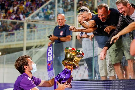 GERMOGLI PH: 28 AGOSTO 2021 FIRENZE STADIO ARTEMIO FRANCHI SERIE A FIORENTINA VS TORINO NELLA FOTO LA FIORENTINA PRIMAVERA SFILA CON LA COPPA Primavera, Corradini sicuro: “Coppa? Vinceremo noi perché siamo più forti”- immagine 2