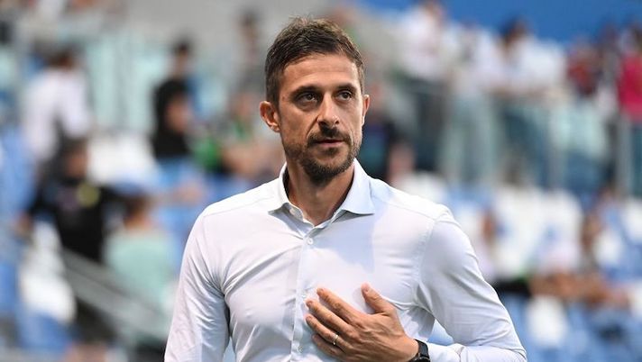 REGGIO NELL'EMILIA, ITALY - AUGUST 20: Alessio Dionisi head coach of US Sassuolo looks on during the Serie A match between US Sassuolo and US Lecce at Mapei Stadium - Citta' del Tricolore on August 20, 2022 in Reggio nell'Emilia, . (Photo by Alessandro Sabattini/Getty Images) Dionisi: “Berardi? Spero che salterà poche gare ma niente bollettini! Laurienté…” - immagine 1