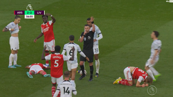 VIDEO Arsenal-Liverpool, paura per Gabriel Jesus: malore improvviso in campo