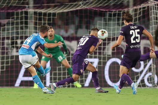 FLORENCE, ITALY - AUGUST 24: Dries Mertens of SSC Napoli scores the equalizing goal during the Serie A match between ACF Fiorentina and SSC Napoli at Stadio Artemio Franchi on August 24, 2019 in Florence, Italy. (Photo by Gabriele Maltinti/Getty Images) FLORENCE, ITALY - AUGUST 24: Dries Mertens of SSC Napoli scores the equalizing goal during the Serie A match between ACF Fiorentina and SSC Napoli at Stadio Artemio Franchi on August 24, 2019 in Florence, Italy. (Photo by Gabriele Maltinti/Getty Images)